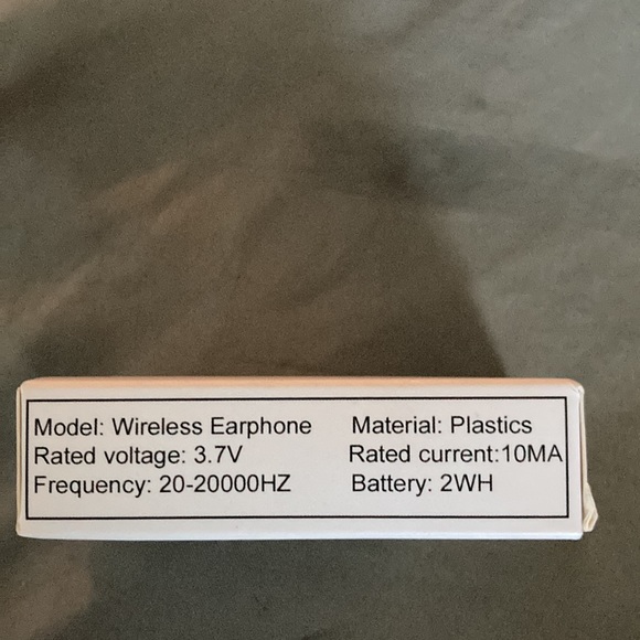 Ear buds for iPhone and androids 😍host-pick! - Picture 3 of 5